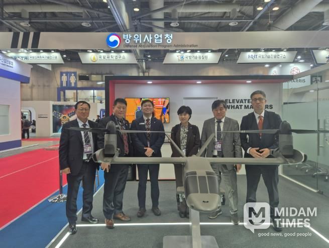 우주항공국장, BELL TEXTRON 부스 방문