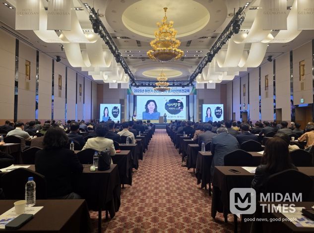 경북교육청, 안전수준 향상을 위한 하반기 안전보건교육 개최(도내 기관과 학교 관리감독자 710명 대상 정기안전보건교육 실시)(인사말하고 있는 박현숙 정책국장)
