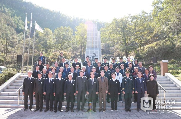 제25회 한국전행후민간인희생자 합동추모 위령제 사진(매전면 덕산리 산141-6)