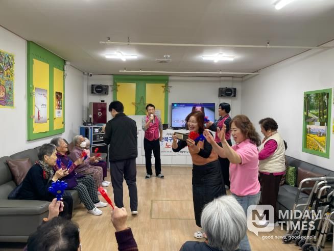 북구시설관리공단 노래 봉사로 따뜻한 정을 나누다