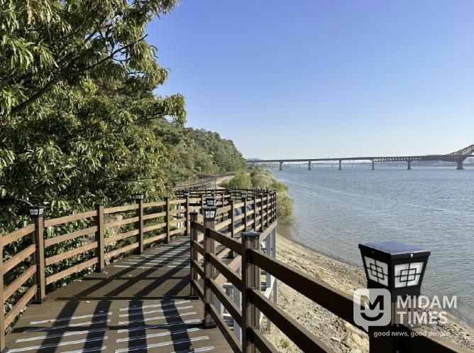 한강변을 따라 산책할 수 있는 행주산성 수변누리길