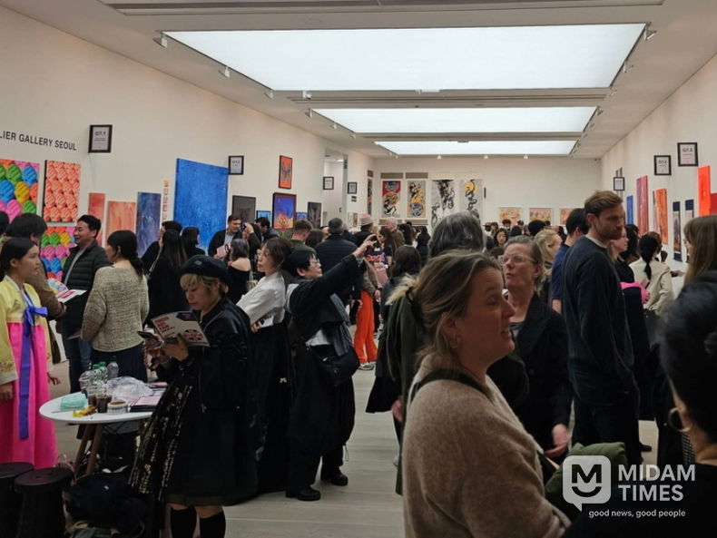 (사진: 런던 사치갤러리 전시 전경)