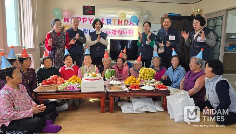 함안군자원봉사센터, 새시봉봉사단과 함께하는 생일잔치