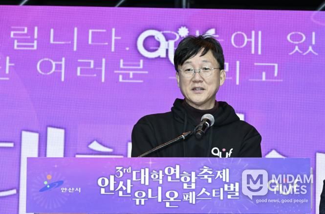 이민근 안산시장이 지난 1일 와~스타디움에서 열린 '제3회 유니온페스타' 개막식에서 인사 발언을 하고 있다.