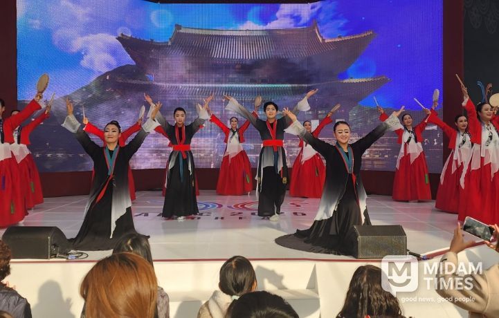 영천시민회관 상주단체 이언화무용단이 지난 1일 경주 예술의전당 야외공간 예술마당에서 열린 ‘APEC 2025 KOREA 지역문화예술 프로그램’에서 초청공연을 성황리에 마쳤다.