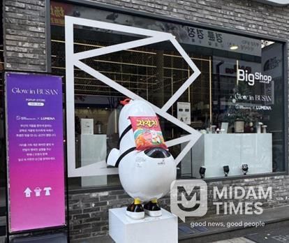 팝업 존 쇼윈도