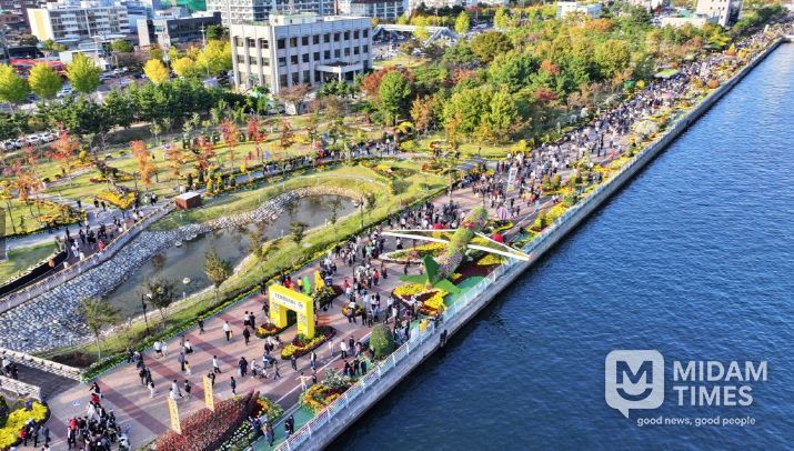 제25회 마산가고파국화축제 개막