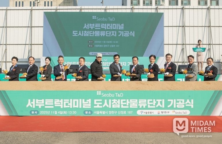 기공식 시삽 모습(이기재 양천구청장(오른쪽), 오세훈 서울시장(왼쪽))