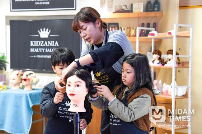 지난해 화천커뮤니티센터에서 열린 어린이 직업 체험전>