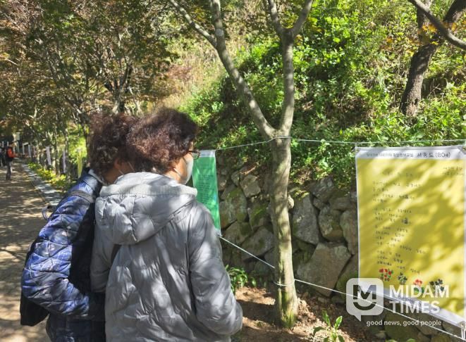 함안군,‘삶을 쓰다, 시로 피어나다’성인문해 시화전 개최