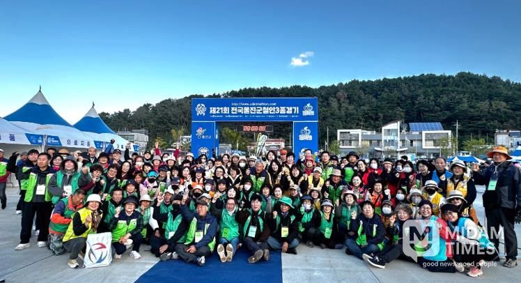 종합자원봉사센터 후포요트경기장과 해안도로 일원에서 열린‘제21회 전국 울진 트라이애슬론 대회’에서 130여 명의 자원봉사자들이 참여했