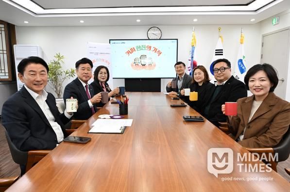 김동근 시장이 11월 5일 의정부시 지역사회보장협의체(민간공동위원장 윤연희)의 ‘커피 한 잔의 기적’ 챌린지 시작을 알렸다.