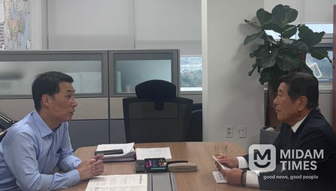 행정안전부 하종목 지방재정국장과 업무협의를 추진하고 있는 조상래 곡성군수