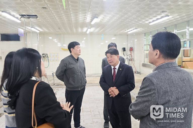이성룡 울산광역시의회 의장, 중구 유곡중학교 현장 방문