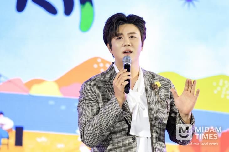 창원시 트롯천재 진해성, 해군장병지원사업에 500만 원 기부