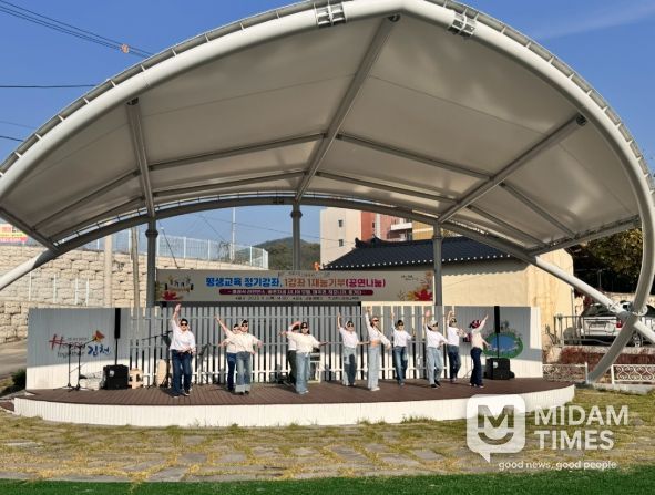 김천시 평생교육원, 1강좌 1재능기부 공연으로 따뜻한 감동 선사