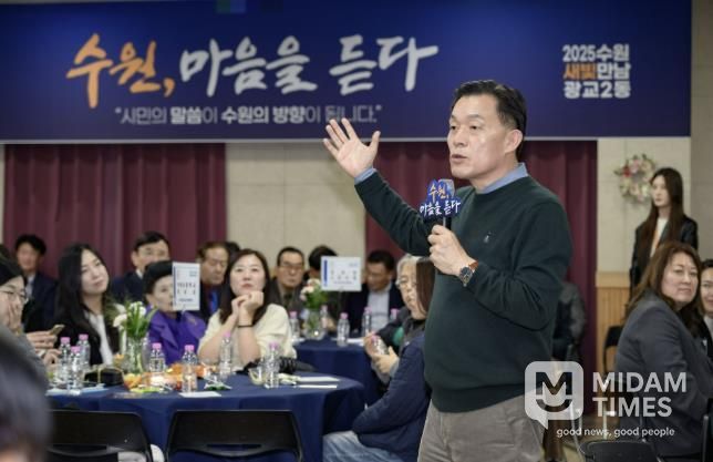 이재준 시장이 광교2동 새빛만남에서 발언하고 있다.