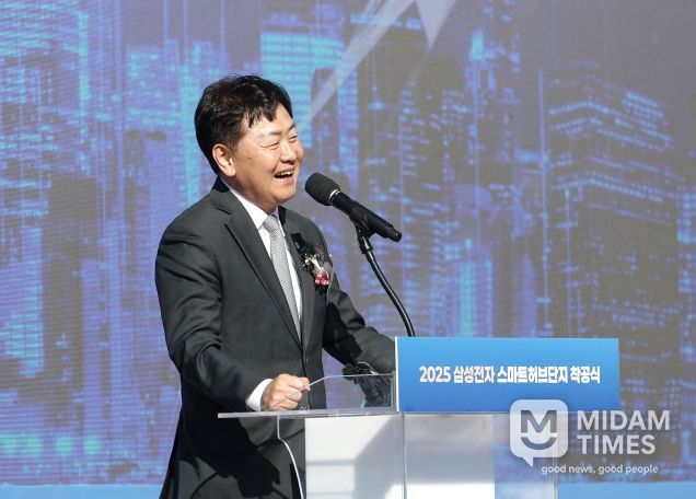 10일 고창신활력산업단지(고창군 고수면 봉산리)에서 열린 2025 삼성전자 스마트허브단지 착공식- 김관영 지사