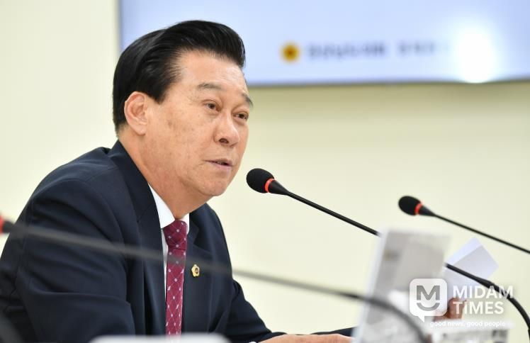 경상남도의회 권원만 의원, “청소·경비 통합 발주로 지역업체 참여 차단” 지역경제 영핵 행정 지적