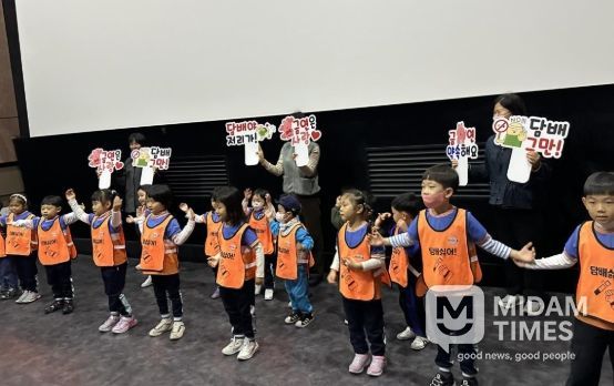 꾸러기금연도우미, 영화관나들이 어르신 대상 따뜻한 금연 캠페인 진행