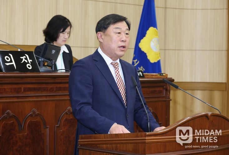 김종훈 울산동구청장은 17일 동구의회 의사당에서 가진 제232회 동구의회 제2차 정례회에서 2026년도 예산안 제출에 즈음한 시정연설을 하고 있다.