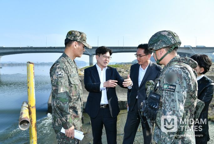 김포시가 7일 고촌읍에 위치한 백마도에서 현장행정을 진행했다.