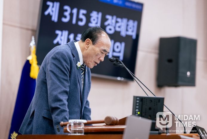 성북구의회 임태근 의장이 제315회 제2차 정례회를 주재하고 있는 모습