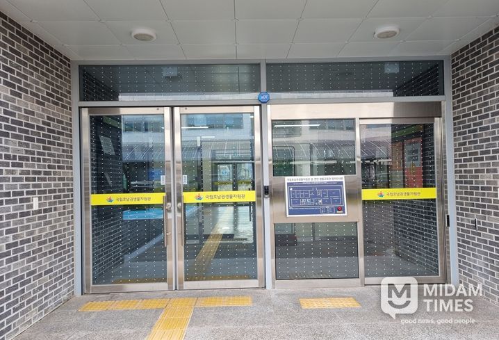 새들을 위한 ‘점의 기적’, 투명 유리창에 공존을 입히다