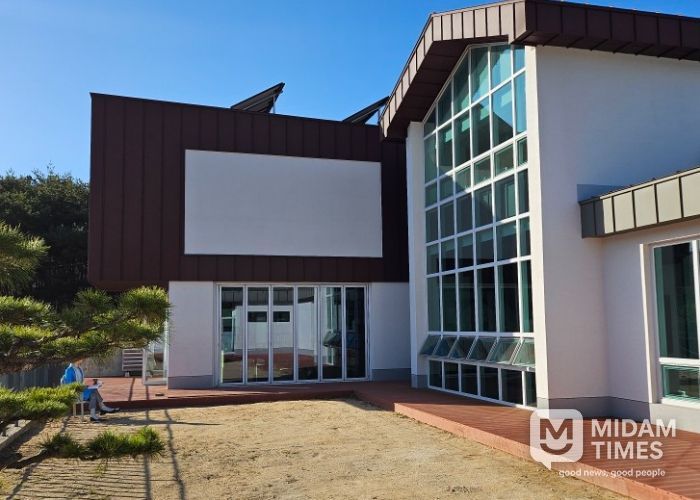 거창군, 신달자문학관 개관