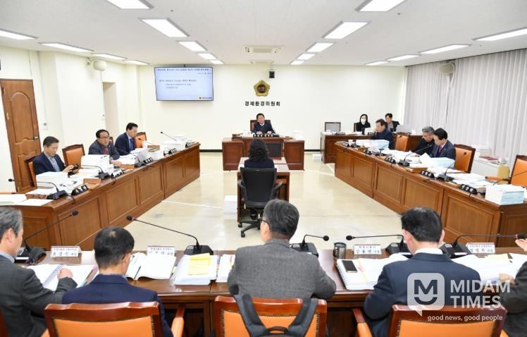 경상남도의회 경제환경위원회, 내년 예산안 심사… 정책 효과·재정 건전성 점검 강화