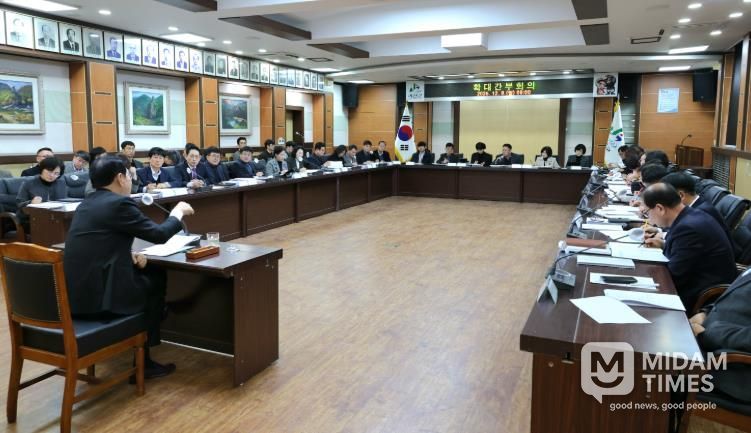 괴산군 확대간부회의.j