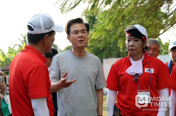 김태흠 지사, 라오스 출장 첫 일정으로 자원봉사 현장 방문