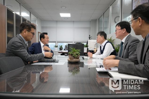 기획재정부 방문하여 국비지원 건의하는 모습