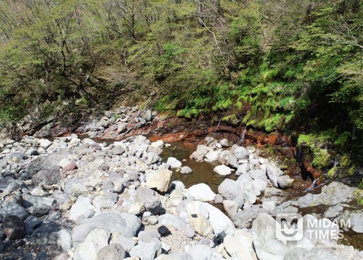 어리목계곡 용천수