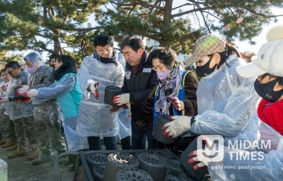 부산진구, 연탄·생필품 나눔으로 새해 온기 전해