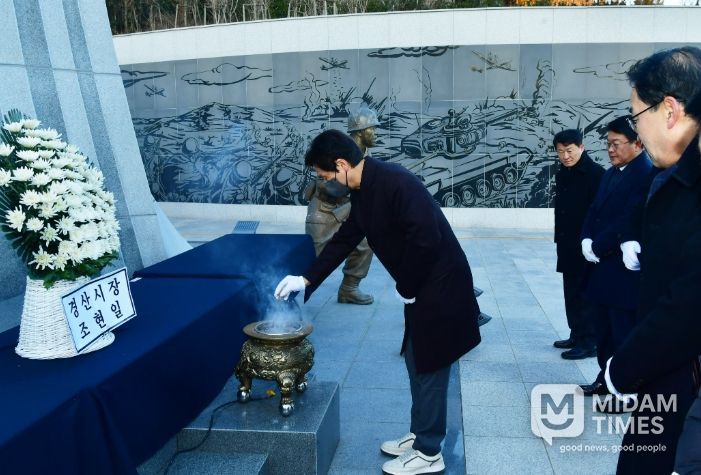 경산시, 2026년 충혼탑 참배로 희망찬 출발