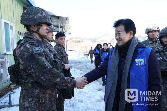 통일부 장관, 고성 「DMZ 평화의 길」 방문