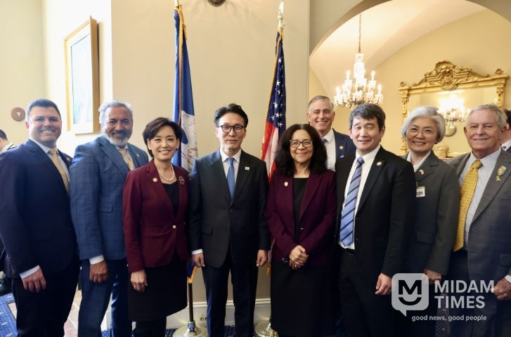 미국을 방문 중인 김민석 국무총리가 22일(현지시간) 미국 의사당을 방문, 하원 주요 인사들과 오찬 간담회를 하고 있다.