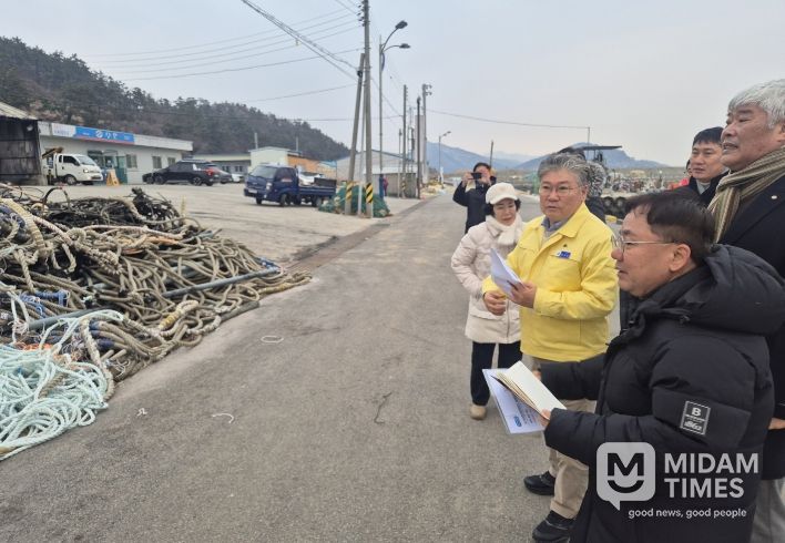 영광군수, 계마항 어구보관창고 화재 현장 방문