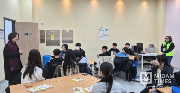 군포의왕교육지원청 정숙경 교육장이 양평캠퍼스를 방문해 글로컬 언어 캠프 활성화 방안을 논의하고 있다.