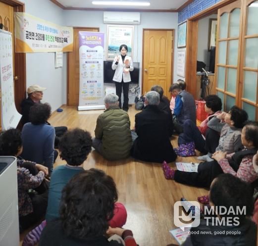 청도군, 찾아가는 어르신 구강건강 돌봄사업 추진 사진(금천면동곡2리 경로당)