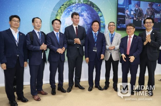 CNES 툴루즈센터 방문(필립 밥티스트 대표와 단체 사진)