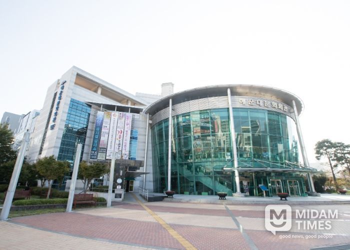 해운대문화회관이 문화체육관광부 산하 공공 기관이 주관하는 공모사업에 연이어 선정돼 문화예술 활성화에 탄력을 받게 됐다.