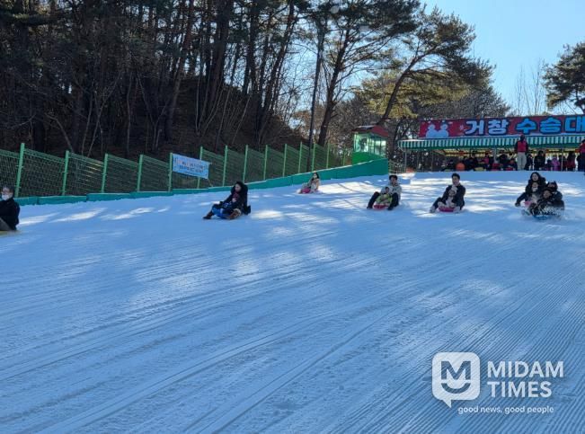 추위를 잊는 스릴, 거창군 수승대 눈썰매장 운영 성료