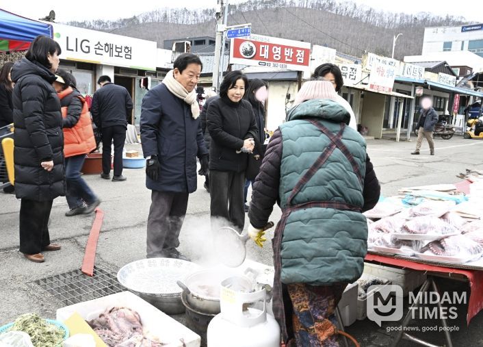 설맞이 장보기 행사로 명절 준비