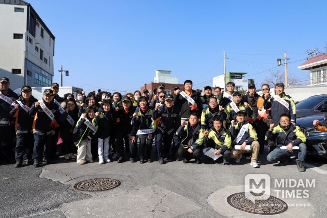 설 명절 소외이웃 위문금 전달 및 전통시장 장보기 행사