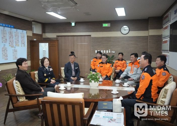 경산소방서, 설 명절 앞두고 조현일 경산시장 방문으로 직원 격