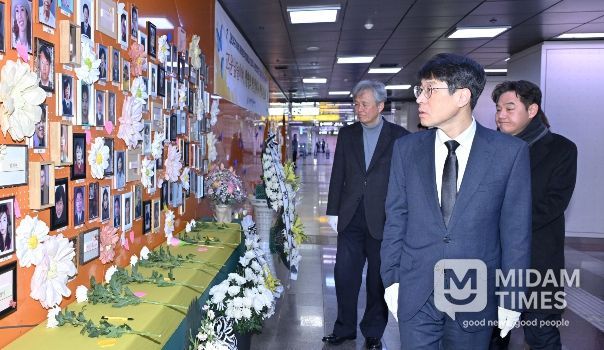 김정기 대구시장 권한대행, 지하철 화재사고 23주기 헌화 참배