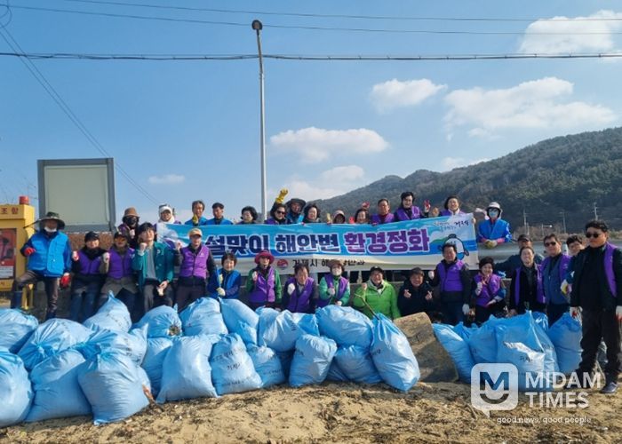 거제시, 사곡해수욕장에서 설맞이 해안변 정화활동 펼쳐