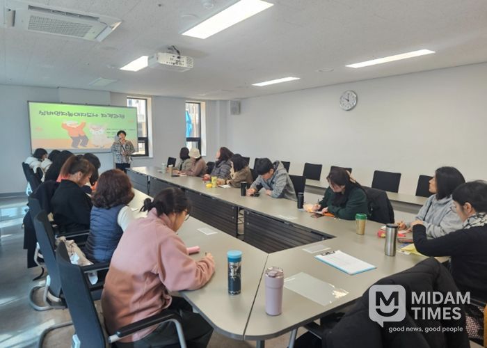 거제시립장승포도서관 '실버인지놀이지도사'과정 성황리 종료